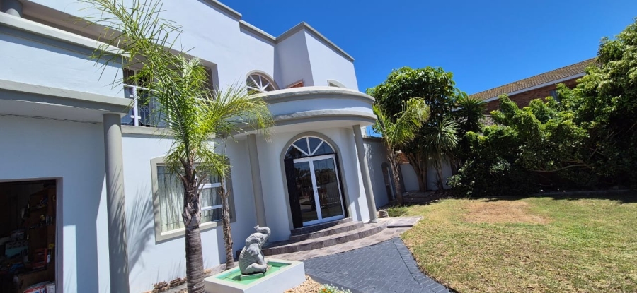 4 Bedroom Property for Sale in Summerstrand Eastern Cape